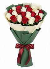 Букет Микс из красных и белых роз в Тайтурке
