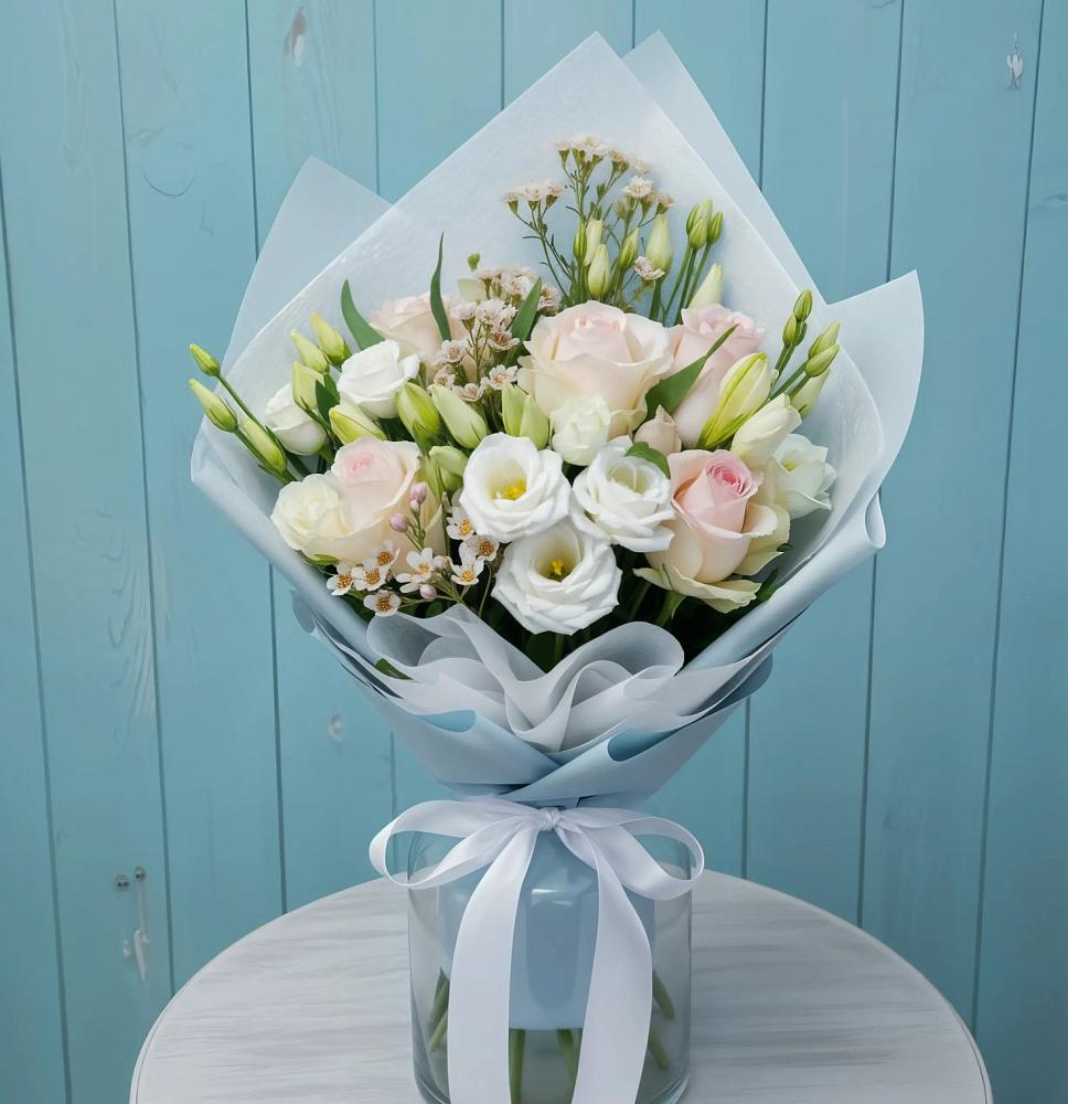 Букет цветов из: Розы и Лизиантусы в Тайтурке