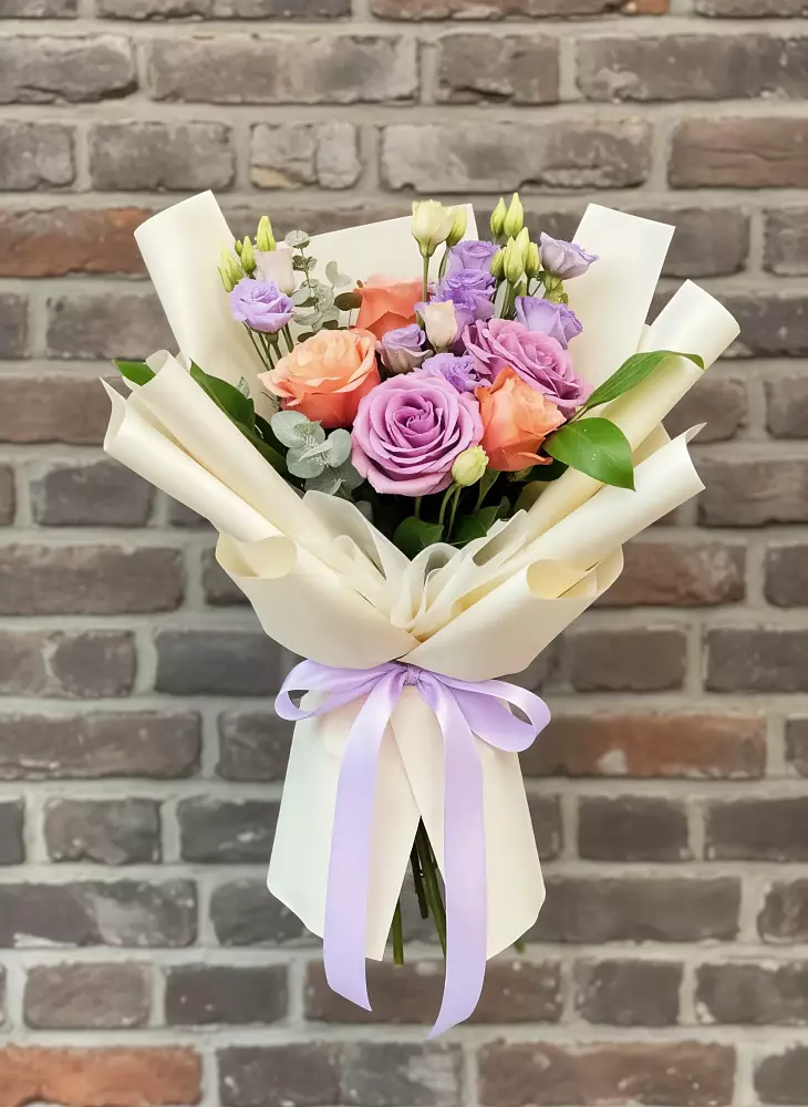 Букет цветов из: Лизиантусы и Розы в Тайтурке