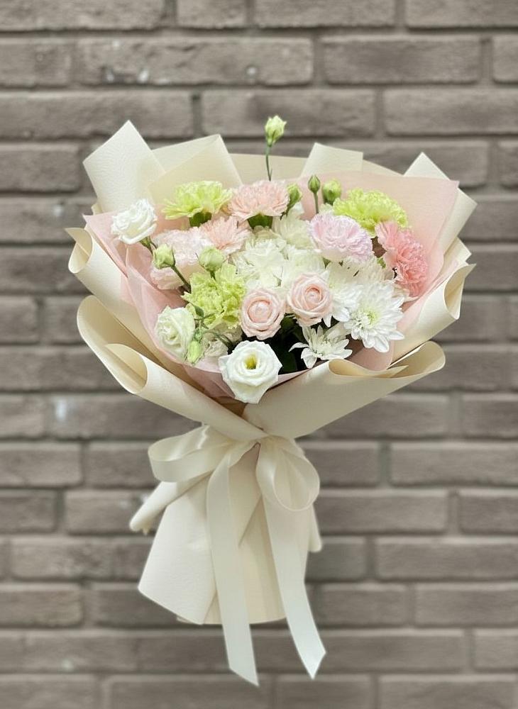 Букет цветов из: Гвоздики, Розы, Лизиантусы и Хризантемы в Тайтурке