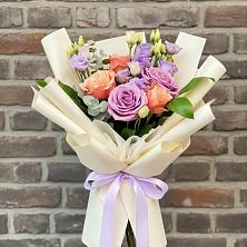 Букет цветов из:  Лизиантусы и Розы в Тайтурке