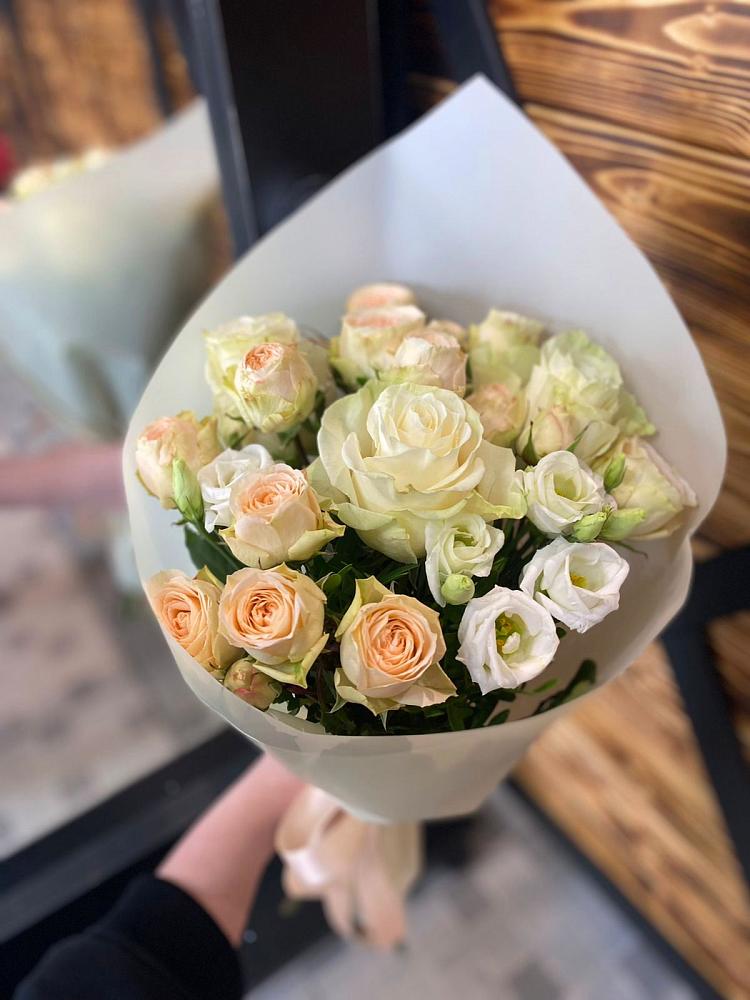 Букет цветов из: Розы и Лизиантусы в Тайтурке