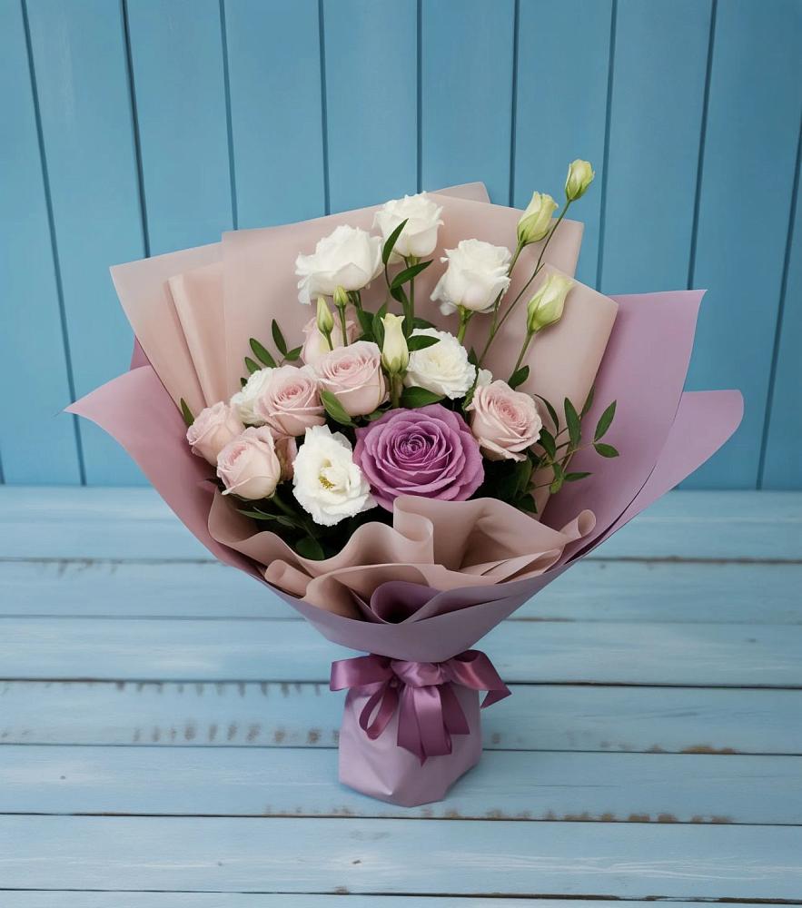 Букет цветов из: Розы и Лизиантусы в Тайтурке